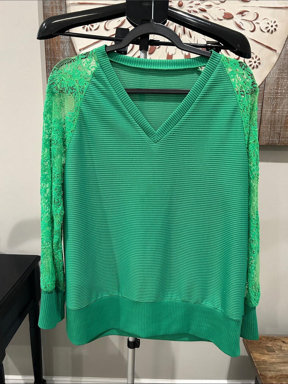Women’s Bright Green V-Neck Lace Sleeve Sweater Size XL